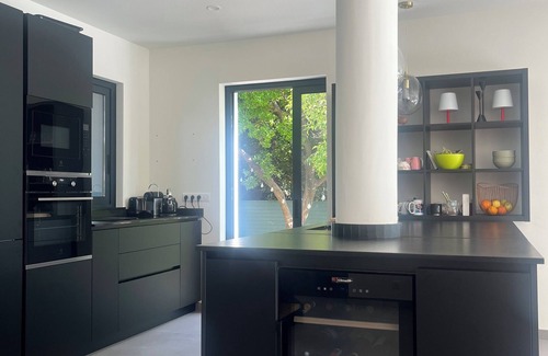 Juan-les-Pins House | 200 m² Le Corbusier-style house in Juan-les-Pins, with garden and swimming pool