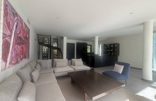 Juan-les-Pins House | 200 m² Le Corbusier-style house in Juan-les-Pins, with garden and swimming pool