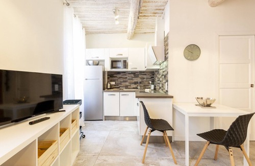 Antibes Old Town Apartment | 201 Villa Emy dans le Safranier