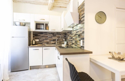 Antibes Old Town Apartment | 201 Villa Emy dans le Safranier