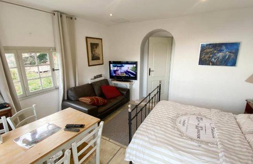 Eze Bed & Breakfast | 21 m² Bed and breakfast ∙ 2 guests
