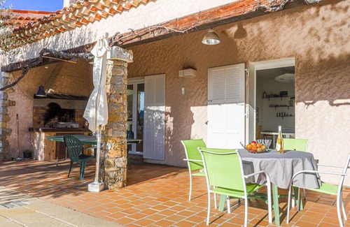 Saint-Roman Villa | 220 m² Villa ∙ 3 bedrooms ∙ 6 guests