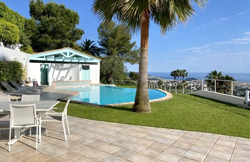 Nice Villa | 220 m² Villa ∙ 4 bedrooms ∙ 8 guests