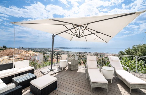 Vallauris Villa | 240 m² Villa ∙ 5 bedrooms ∙ 11 guests