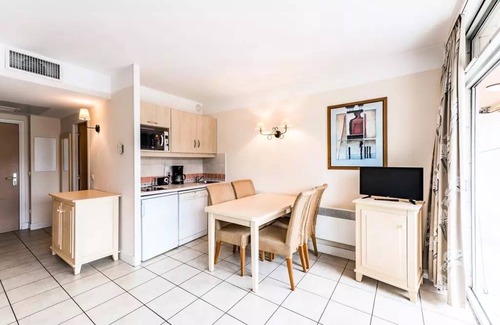 Saint-Laurent-du-Var Apartment | 25 m² Studio flat ∙ 1 bedroom ∙ 4 guests