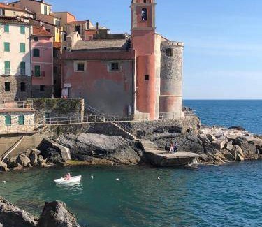 San Terenzo Monti House | 250 m² House ∙ 4 bedrooms ∙ 9 guests