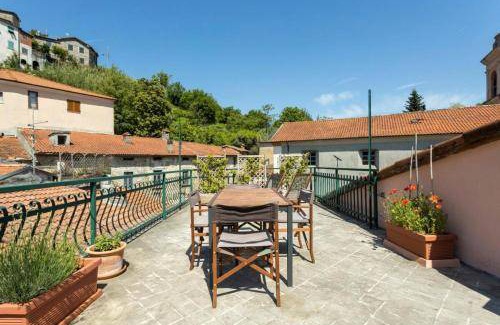 San Terenzo Monti House | 250 m² House ∙ 4 bedrooms ∙ 9 guests
