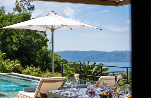 Sainte-Maxime - Saint-Tropez Villa | 250 m² Villa ∙ 5 bedrooms ∙ 10 guests
