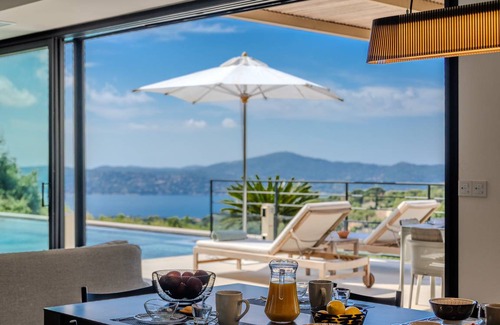 Sainte-Maxime - Saint-Tropez Villa | 250 m² Villa ∙ 5 bedrooms ∙ 10 guests