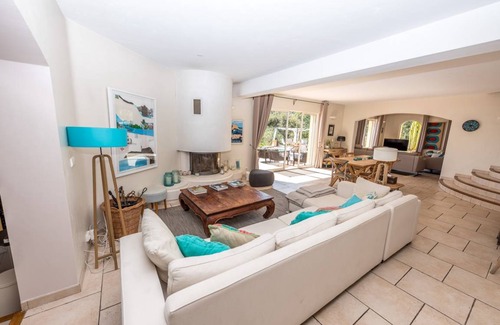 Saint-Jeannet Villa | 250 m² Villa ∙ 6 bedrooms ∙ 14 guests