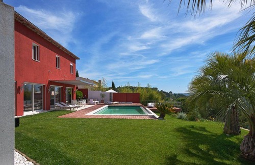 Peymeinade House | 256 m² House ∙ 4 bedrooms ∙ 8 guests
