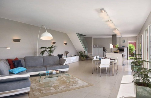 Peymeinade House | 256 m² House ∙ 4 bedrooms ∙ 8 guests