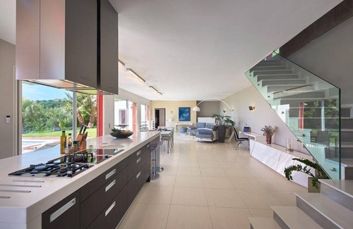 Peymeinade House | 256 m² House ∙ 4 bedrooms ∙ 8 guests