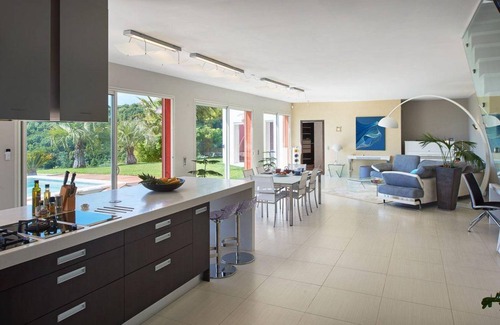 Peymeinade House | 256 m² House ∙ 4 bedrooms ∙ 8 guests