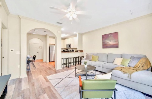 West Kissimmee House | 2BR - 1King - 2Queens with Pool and Hot Tub near Disney