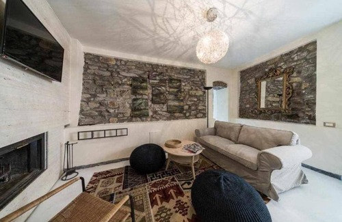 San Terenzo Monti House | 300 m² House ∙ 5 bedrooms ∙ 9 guests