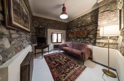 San Terenzo Monti House | 300 m² House ∙ 5 bedrooms ∙ 9 guests