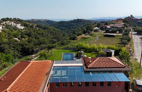 Nice Villa | 300 m² Villa ∙ 3 bedrooms ∙ 8 guests