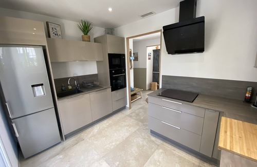 Boulouris-sur-Mer House | 30m from the beach, air-conditioned house, sea view, enclosed garden, ideal for families