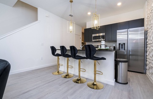 Bay Lake House | 3236 TT Hub Townhome: 3BR, 3BA, Sleeps 8