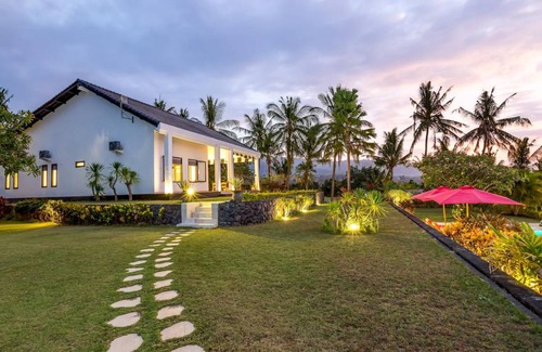 Kalibukbuk Villa | 3300 m² Villa ∙ 3 bedrooms ∙ 6 guests