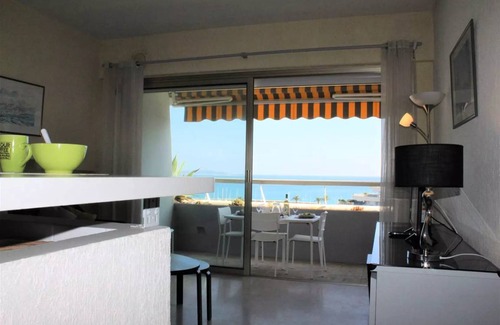 Villeneuve Loubet Beach Apartment | 35 m² Studio flat ∙ 1 bedroom ∙ 4 guests