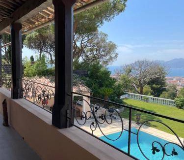 La Croix des Gardes Villa | 350 m² Villa ∙ 5 bedrooms ∙ 10 guests