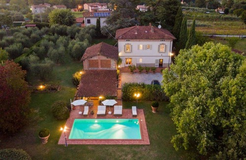 Colle di Compito Villa | 370 m² Villa ∙ 5 bedrooms ∙ 10 guests