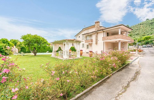 Camaiore House | 380 m² House ∙ 6 bedrooms ∙ 12 guests