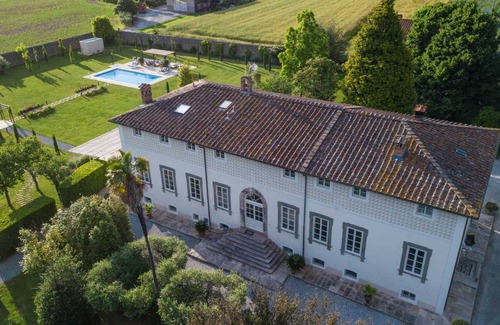 Lucca Villa | 380 m² Villa ∙ 5 bedrooms ∙ 10 guests