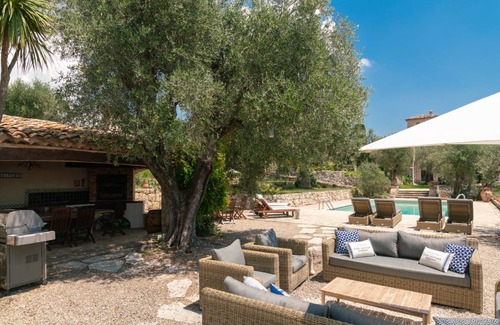 Chateauneuf-Grasse Villa | 380 m² Villa ∙ 6 bedrooms ∙ 12 guests