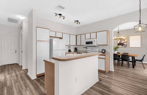 Crescent Lakes House | 4 Bathrooms/3 Bathrooms/Cresent Lakes (5305 CV)