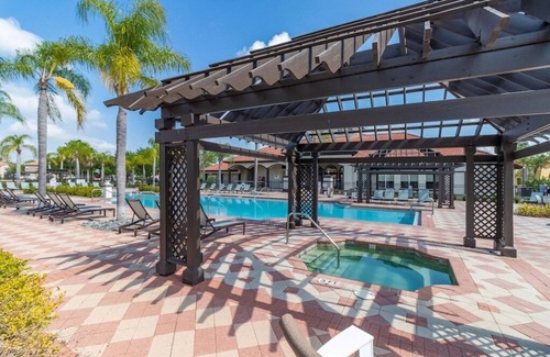 Bellavida House | 4 BR Family Friendly Resort Pool Home Near Disney