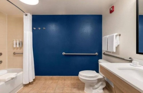 Southwest Orlando Hostel | 4 Relaxing Rooms Perfect for Your Orlando Adventure – Free Breakfast & Pool