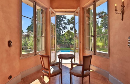 La Croix des Gardes Villa | 400 m² Villa ∙ 4 bedrooms ∙ 8 guests