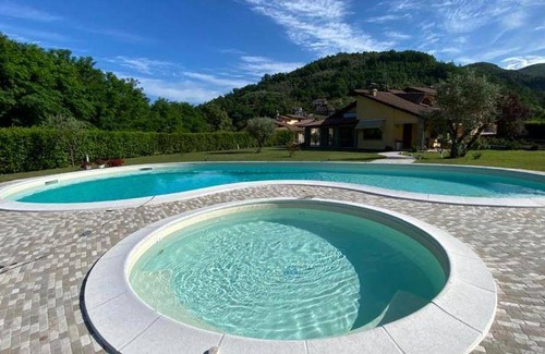 Gragnola House | 450 m² House ∙ 4 bedrooms ∙ 12 guests