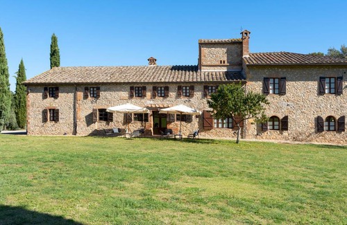 Monteriggioni Villa | 480 m² Villa ∙ 16 bedrooms ∙ 32 guests