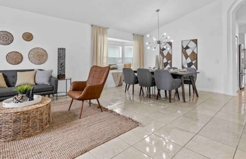 Lake Berkley House | 4BD/3BA Private Pool @ Lake Berkley Resort