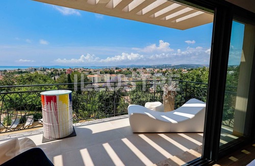Cagnes-sur-Mer Villa | 6 Minutes to the Beach! New Panoramic Sea View Villa, Pool, jacuzzi & Garden!