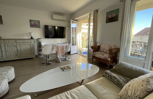 Prado - Republique Apartment | 60 m² Apartment ∙ 2 bedrooms ∙ 4 guests