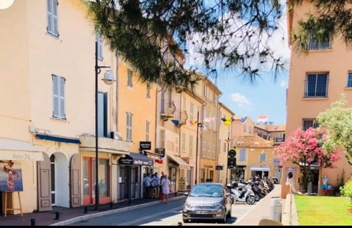 Saint-Tropez City Centre Apartment | 65 m² Apartment ∙ 2 bedrooms ∙ 4 guests