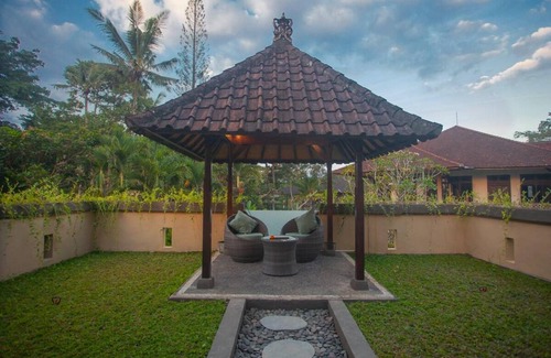 Kedewatan House | 650 m² House ∙ 3 bedrooms ∙ 8 guests