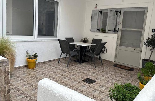 Karterados House | 67 m² House ∙ 2 bedrooms ∙ 5 guests