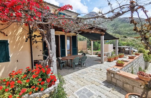Chiessi House | 80 m² House ∙ 2 bedrooms ∙ 6 guests