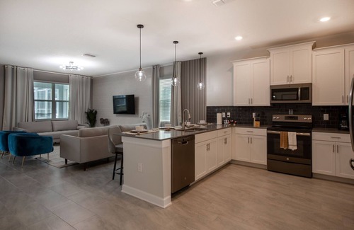 Four Corners House | 840DSD: Elegant Family Friendly 7-bed/5-bath