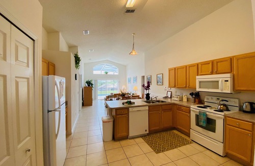 Bay Lake House | A Beautiful Villa 5 bed 3 bath on Emerald Island