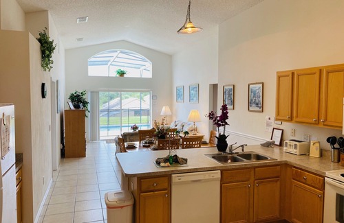 Bay Lake House | A Beautiful Villa 5 bed 3 bath on Emerald Island