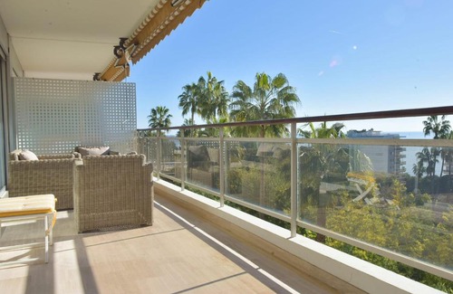 Vallauris Apartment | A FAVORITE CANNES RIVIERA BETWEEN SEA & TREES Loft type!