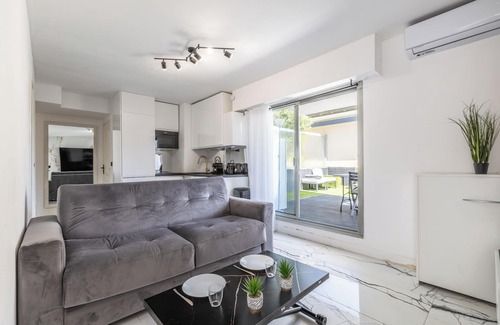 Prado - Republique Apartment | A quiet place with terrace in the heart of Cannes