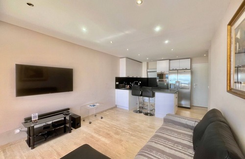 La Croix des Gardes Apartment | Acanthes